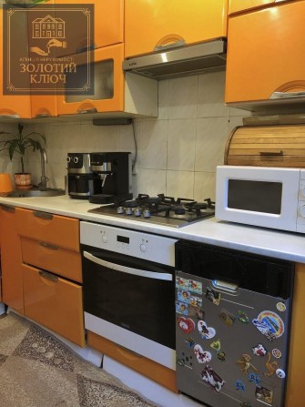 Продається 3-кімнатна квартира в центральному районі міста! - фото 1