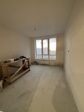 Продам евродвушку  в ЖК Омега/пл. Толбухина, начат ремонт!кухня 18 м - фото 1