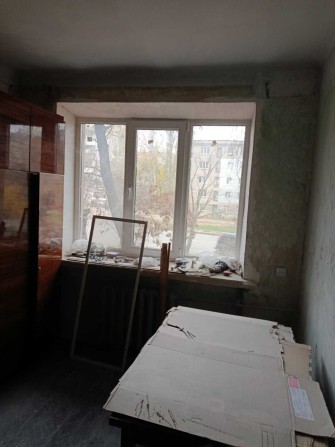 Продам 1 кімн кв Інгульський район Космонавтів 2/5 цегла,газ колонка - фото 1