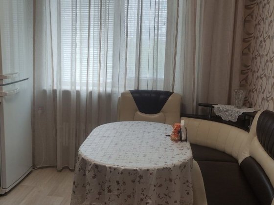 Квартира 4х кімнатна, Дорошенка 3