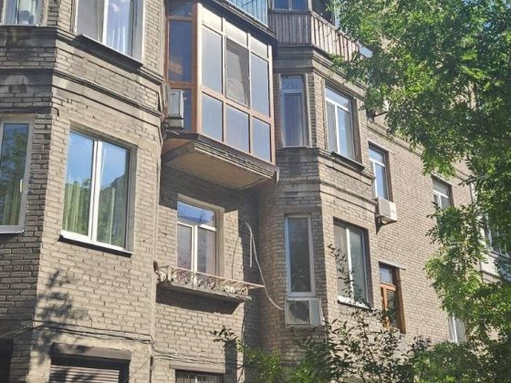 Продам повнометражну 2к.кв по вул. Героїв Крут( 12 квітня) Запоріжжя