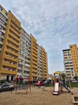 Продам 2х ком квартиру в кирпичном доме на Сахарова - фото 1