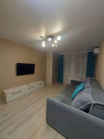 Продається 3-к. квартира з новим ремонтом - фото 1