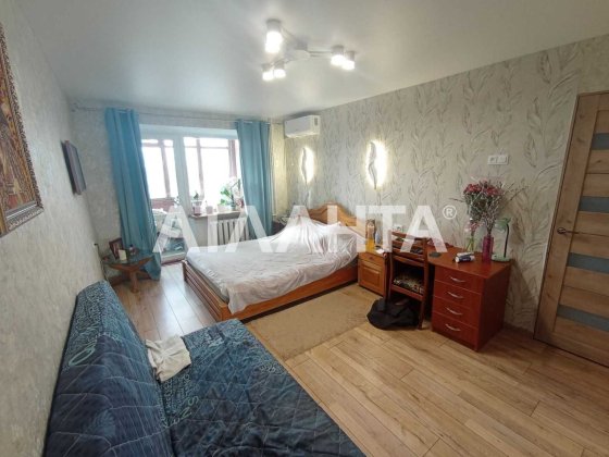 Предлагается 1- комн. на среднем этаже