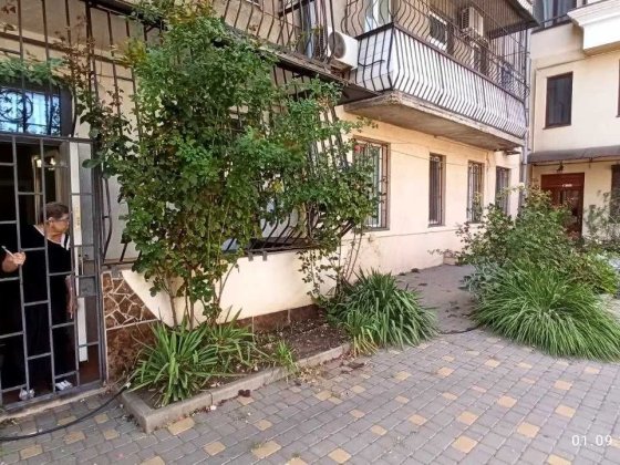 Унікальна 4-кім. квартира біля парку Шевченка з двором і парковкою