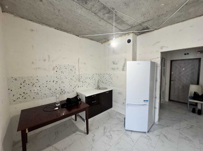 СУПЕР цена. 1но комнатная квартира на Таирова. 85% выполнен ремонт. - фото 1