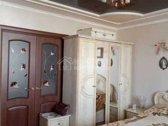 Продається велика 95 м. 3К квартира ХТЗ Харьков