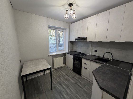 Продаж 2 к. к.  з новим євроремонтом, меблями та технікою в Центрі Миколаїв