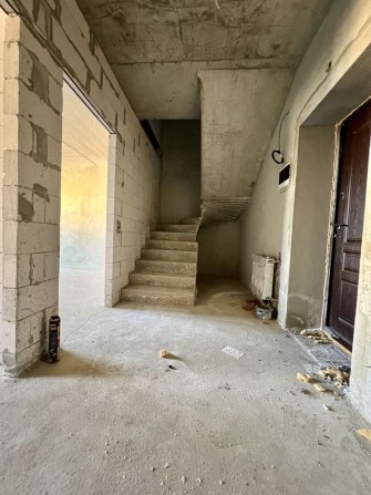 Продаж двоярусної квартири в малоповерховій новобудові котеджного типу - фото 1