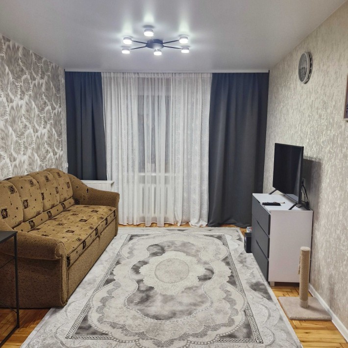 Продам 2х- кім. квартиру на пл.Фестивальній - фото 1