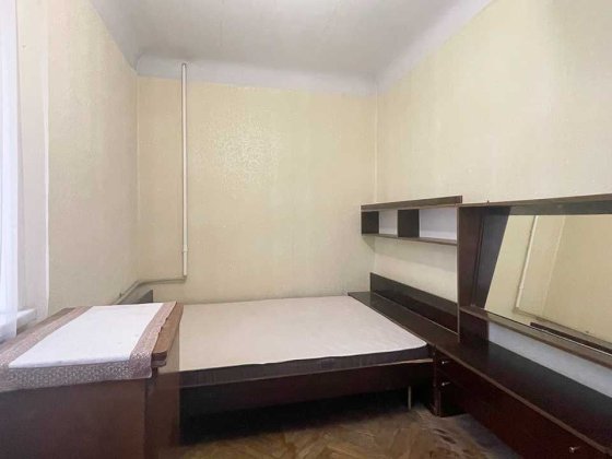 Продажа «Сталинки» на 8 Марта. Три минуты до проспекта Миколаїв