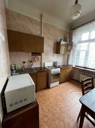 Подол, Сталинка, ж/б, 58м2, в доме лифт - фото 1