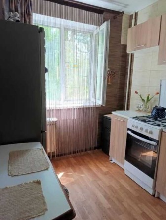 Продам срочно 1 к. квартиру на  Новых домах, метро Дворец спорта - фото 1