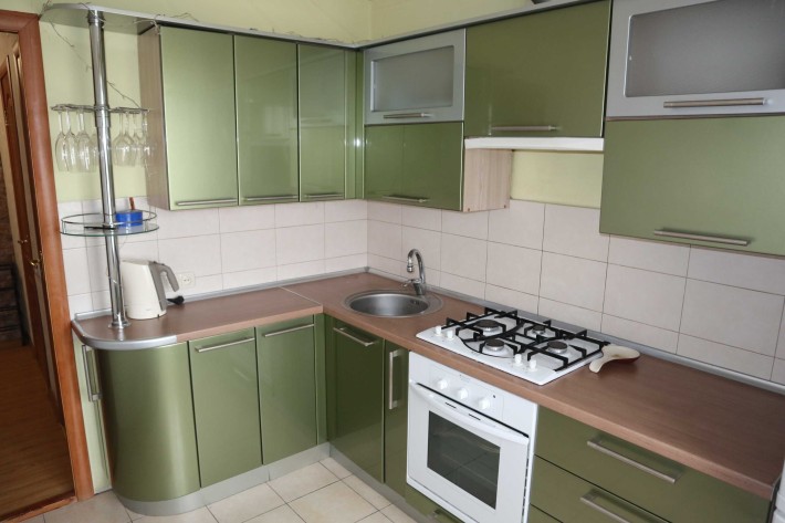 Продается 2-х комнатная квартира по ул. Портовая с ремонтом - фото 1