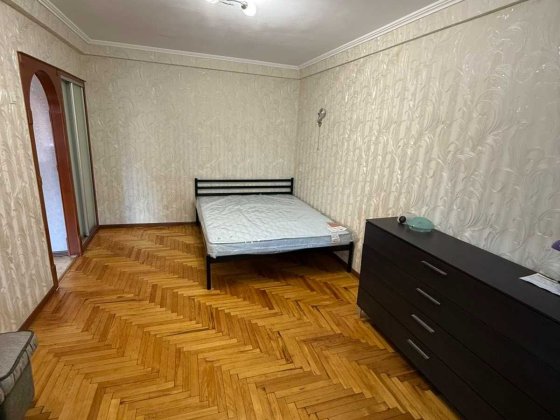 +Продам 1 ком. квартиру, центр, ост.Гагарина 14000 дол.