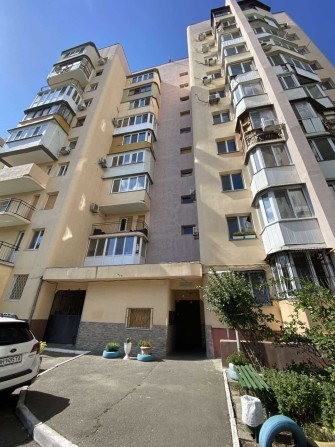 3- х комнатная квартира на Таирова по улице проспект Небесной Сотни. - фото 1