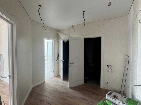 2х кім.ква. ЖК Дмитрієвський.3 поверх. 73.2м2. Майже завершений ремонт