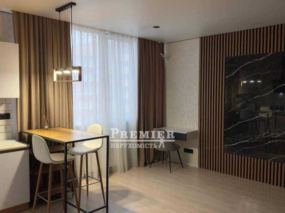Продам квартиру з сучасним ремонтом у новому житловому комплексі