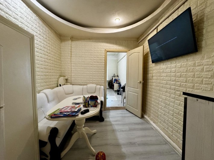 Продаю 1-кімнатну квартиру, р-н дитячого містечка "Казка" Ц5 - фото 1