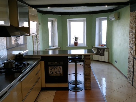 Продам 2-х комн.кварт. студия центр Запорожье