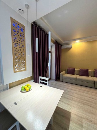 Продаж 2-к сталінка, центр, вул. Нез. України, сучасний ремонт, 2/5 - фото 1