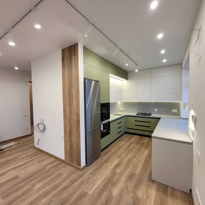 3х 95 кв, в центрі, вул. Патріотична. - фото 1