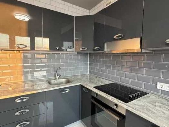 89714 Продам 2 кім квартиру 77 м2 на Олексіївці, метро Перемога! Харьков