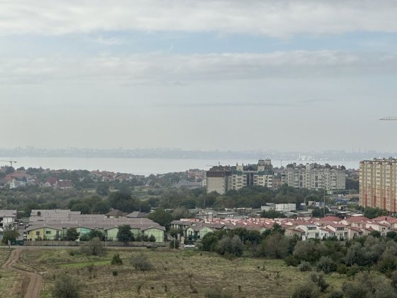 Продам 3-кімнатну квартиру у  закритому комплексі з ГЕНЕРАТОРОМ