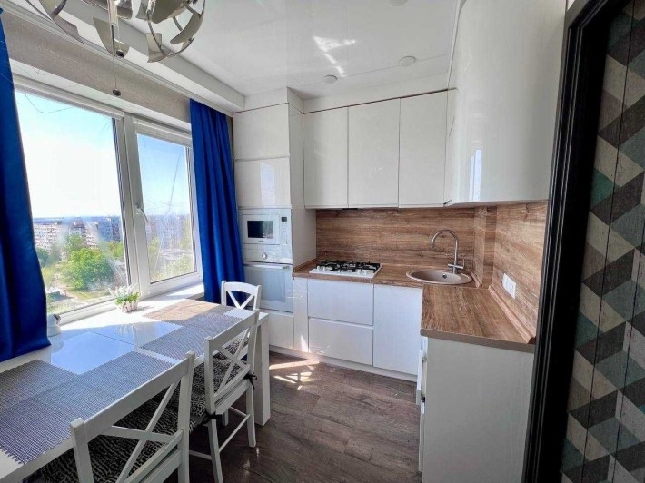 Продам 3-х комнатную квартиру в самом сердце Коммунарского района - фото 1