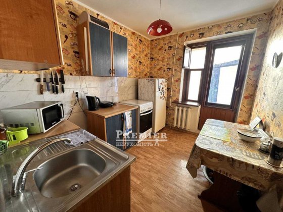 Продам двухкімнатну  квартиру