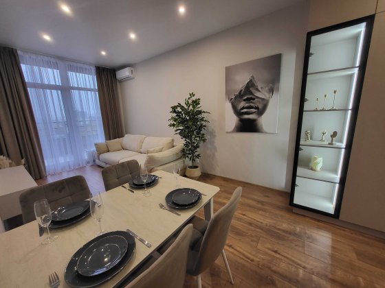 2х-комн. квартира с дизайнерским ремонтом ЖК Пространство на Гераневой