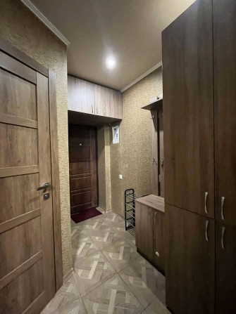 Продам 3 кім. з ремонтом по вул. М.Гончарівська, 1 - фото 1