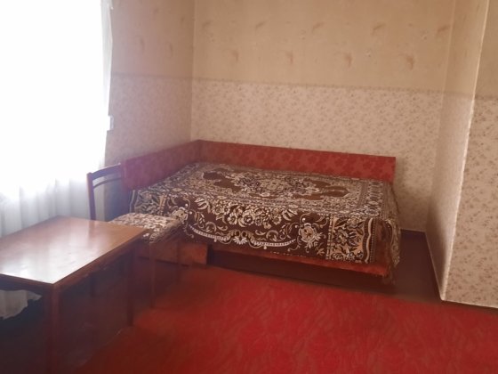 Продаю срочно 1к.кв р-н Варваровского моста,дом во дворе,4этаж, пустая Николаев