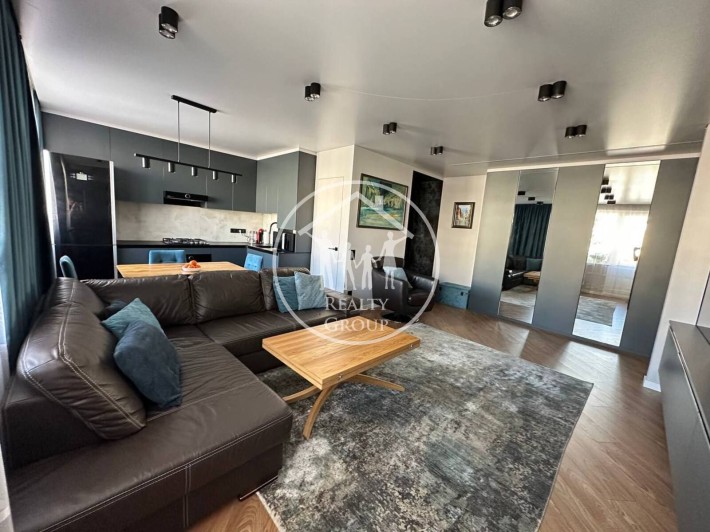 Продаж великої 2х кімнатної квартири з якісним ремонтом A9 - фото 1