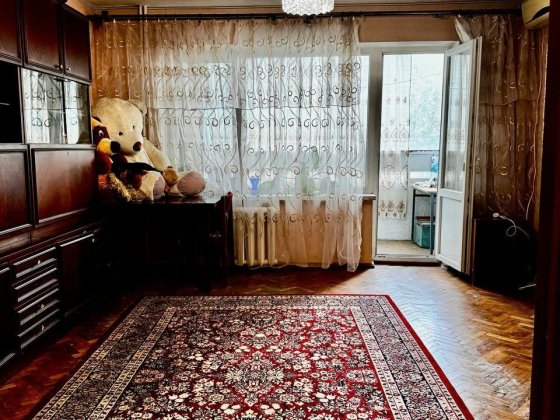 3 кімнатна.Парк Перемоги.Загальна 70м2.Кімнати роздільні.3 балкони.ГАЗ