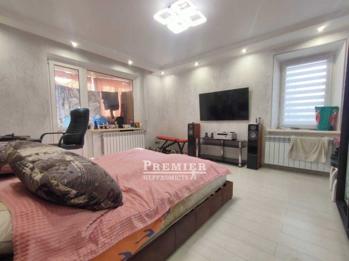 У продажу трикімнатна квартира поруч з Кримським Бульваром - фото 1