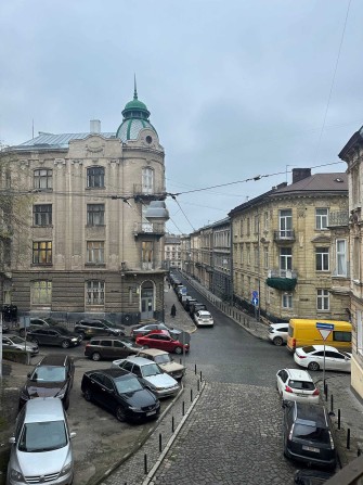 ПРОДАЖ ЕКСКЛЮЗИВНОЇ 2кім.квартири у центрі м.Львів, вул. Поповича 5А - фото 1