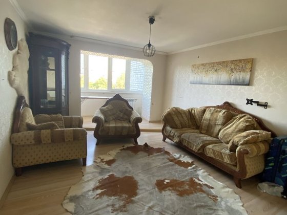 Продаю 2 кв. ул. Садовая - Пограничная , 73 кв.м. Николаев