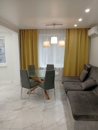 Продам 3-хкомн квартиру в центре - фото 1