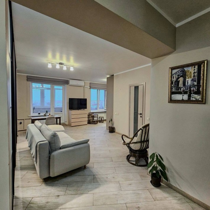 Продам 3 ком. квартиру с евроремонтом возле метро Научная. - фото 1