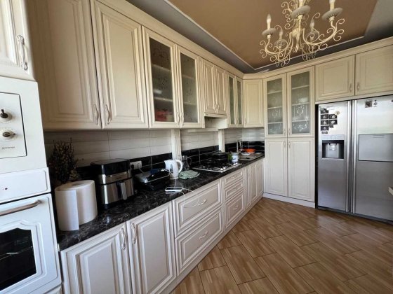 Продається світла 3-кімнатна квартира на Сихові,   вул. Драгана Львов