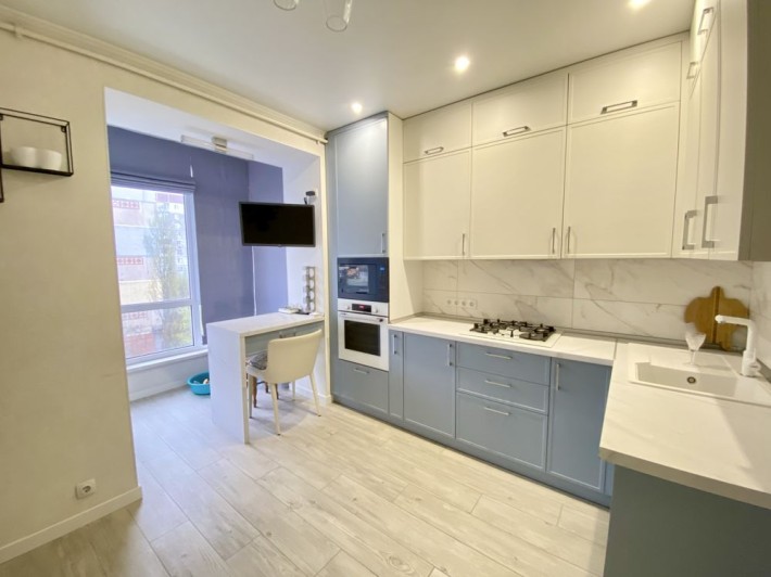 Продам в новобудові 4к квартиру з ремонтом, ЖК Лазурний на Намиві - фото 1