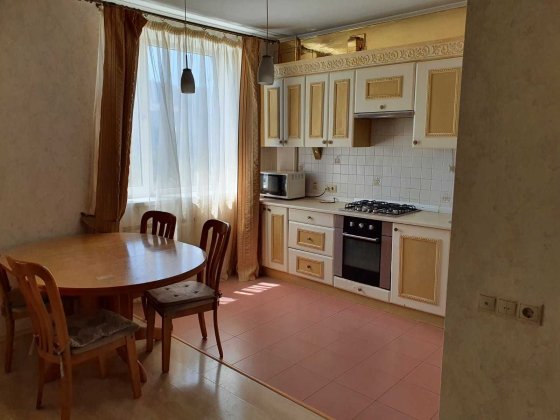 Продается 2х комнатная квартира на Зоопарковой 2