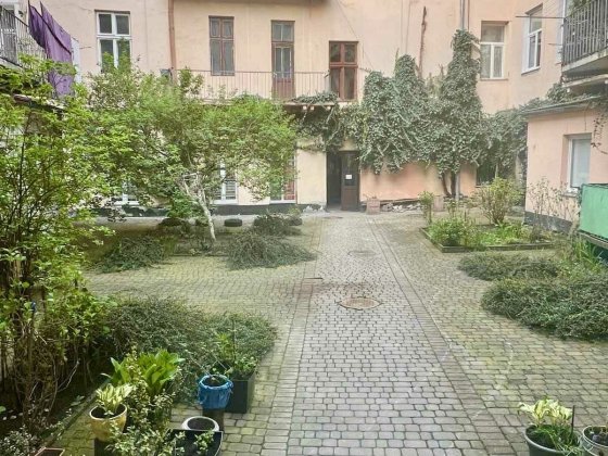 Продам 2-ох кім. квартиру по Вул.Волошина, центр Львов