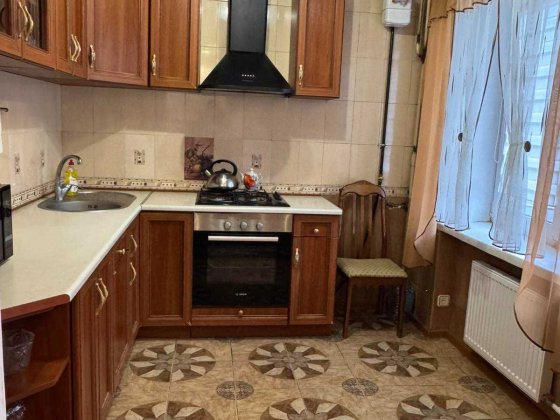 Продам 3 комнатную квартиру на Новых Домах Харьков