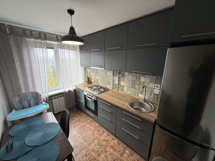 Двухкомнатная квартира с ремонтом на ул.Космонавтов,ост.Космос. - фото 1