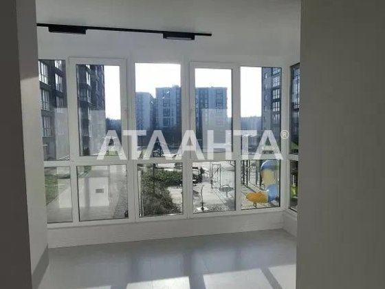 Простора однокімнатна із ремонтом ЖК R2 Residence Львів