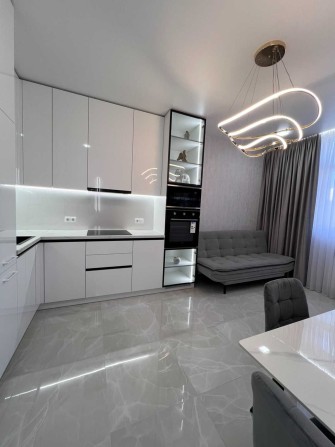 Продам 2х квартиру с ремонтом и мебелью в ЖК"63 Жемчужина" - фото 1