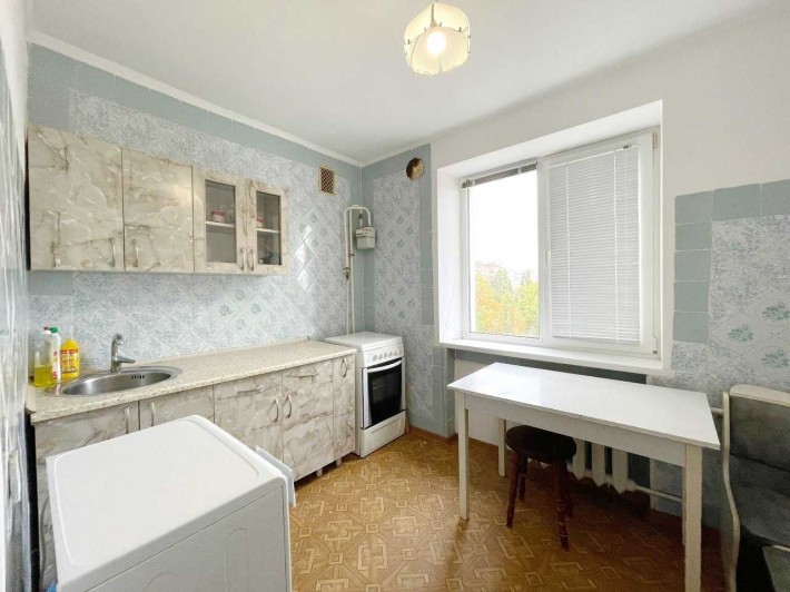 Продаж просторої 2к квартири в будинку з покращеним плануванням. - фото 1