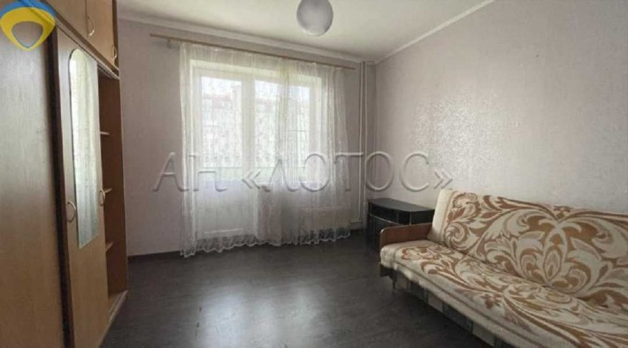 Продажа 2 комнатной квартиры. Два балкона, большая кухня. - фото 1